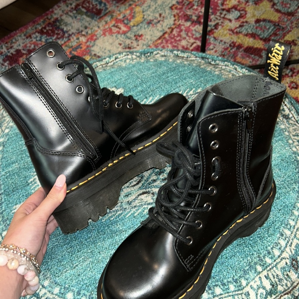 Dr. Martens Black Leather Women's Boots Jaden size 7 great condition - Picture 4 of 5